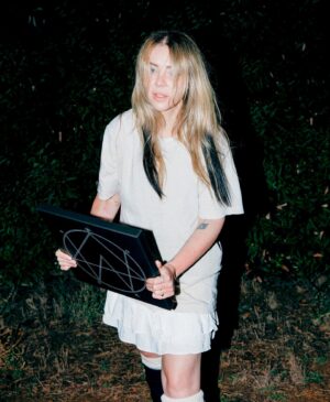Alison Wonderland Instagram - Tomorrow 2pm PST I am dropping limited edition RUN, AWAKE & LONER vinyls in a special box set via www.FMUOASL.com. I am giving 3 box sets away. Comment your favourite AW song and like this post to enter! I’ll announce winners tomorrow