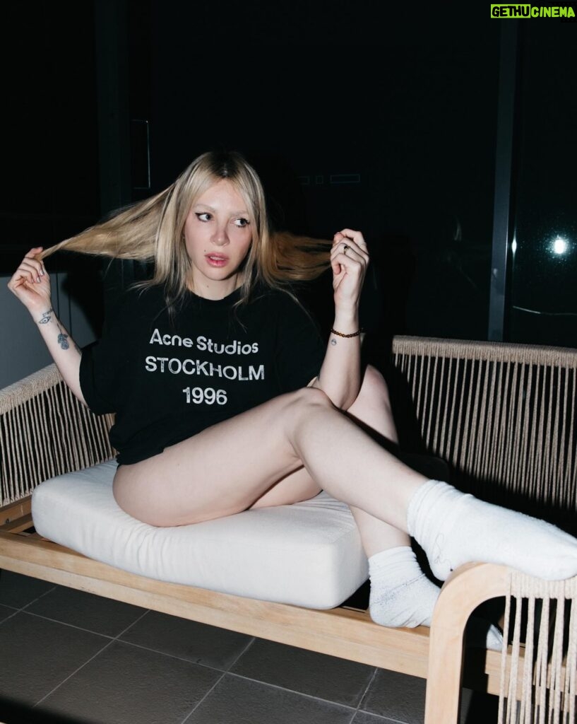 Alison Wonderland Instagram - My name is Alison Wonderland & I don’t believe in pants