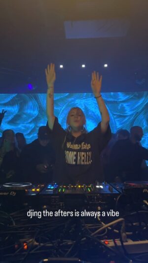 Alison Wonderland Instagram - my happy place 

#dj #rave #dnb