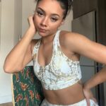 Alix Lapri Instagram - errands ✅ gym ✅ In my @thebodynv metallic snake set