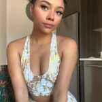 Alix Lapri Instagram - errands ✅ gym ✅ In my @thebodynv metallic snake set