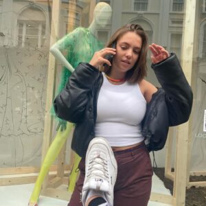 Allie Sherlock Instagram - How was your day ❤️
Swipe to watch a new TikTok #tiktok #love