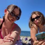 Allie Sherlock Instagram - How do you say vacation in your language ❤️Amazing day with this queen @jessicadoolanx xx Swipe left to the last pic for a very embarrassing picture 😂🤣