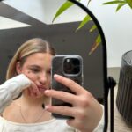 Allie Sherlock Instagram - Autumn is hereeee my fav season, what is your fav season #autumn #fall #season #love #selfie #mirrorpic