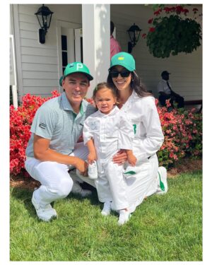 Allison Stokke Instagram - Maya with shoes ready for her baby sister…we’re excited to be a foursome later this summer!