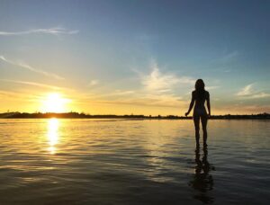 Allison Stokke Instagram - Sunrise paddle to the sandbar 🙌🏼