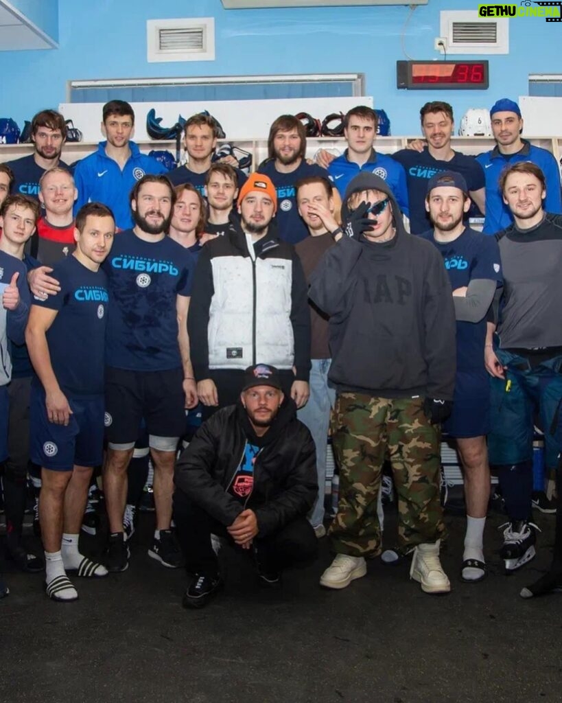 Allj Instagram - С днем рождения @hc_sibir 5:1 пацаны, спасибо за прием Рад был так вернуться домой большая любовь 🏒❄️💙🫂 Фулл выступление ищите на YouTube