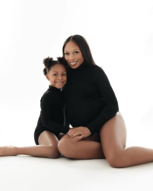 Allyson Felix Instagram - Filling my cup with what really matters🖤 Drop your keys to making work   family exist in harmony below⬇️