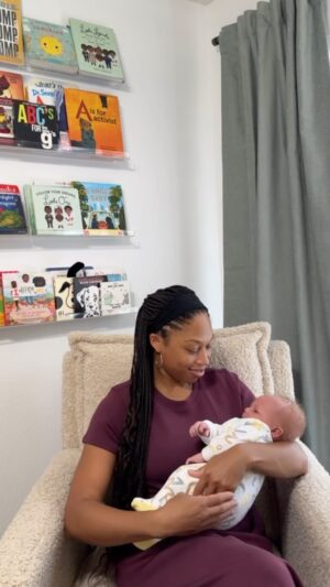 Allyson Felix Instagram - This mom’s new essential? ⁣
 ⁣
The @spanx AirEssentials Maxi T-Shirt Dress. No fuss, breathable and super soft - for all those baby cuddles 👶🏽☁️🩵⁣
⁣
#spanxpartner