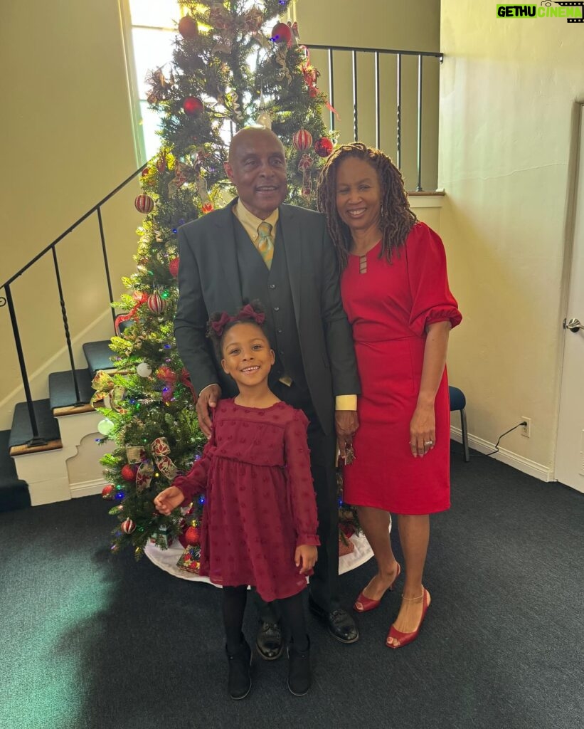 Allyson Felix Instagram - Church today with the fam!⛪️❤️🎄