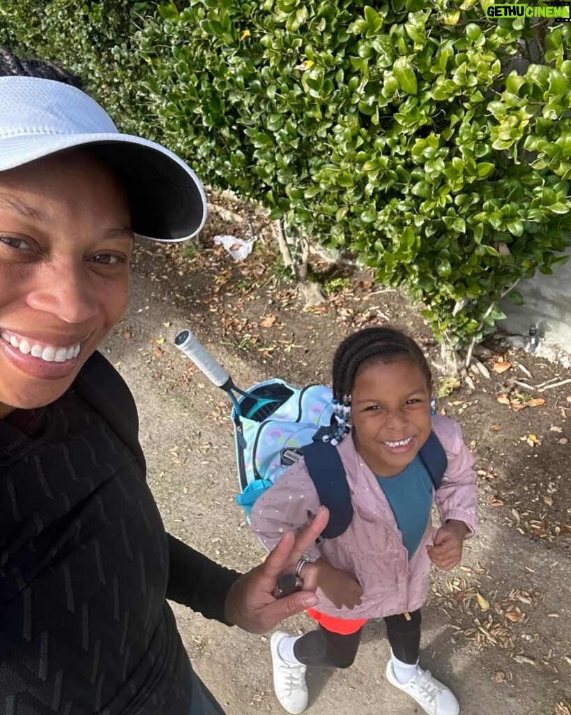Allyson Felix Instagram - life rn🫶🏾 1. me🙇🏾‍♀️ 2. big sis in training…just missing the melanin🙃 3. fun @bysaysh project🌊 4. working mama🤰🏽 5. backyard vibes🌅 6. daddy’s girl💞 7. 📸 by Cammy 8. doubles partner🎾 9. Gammy Cammy