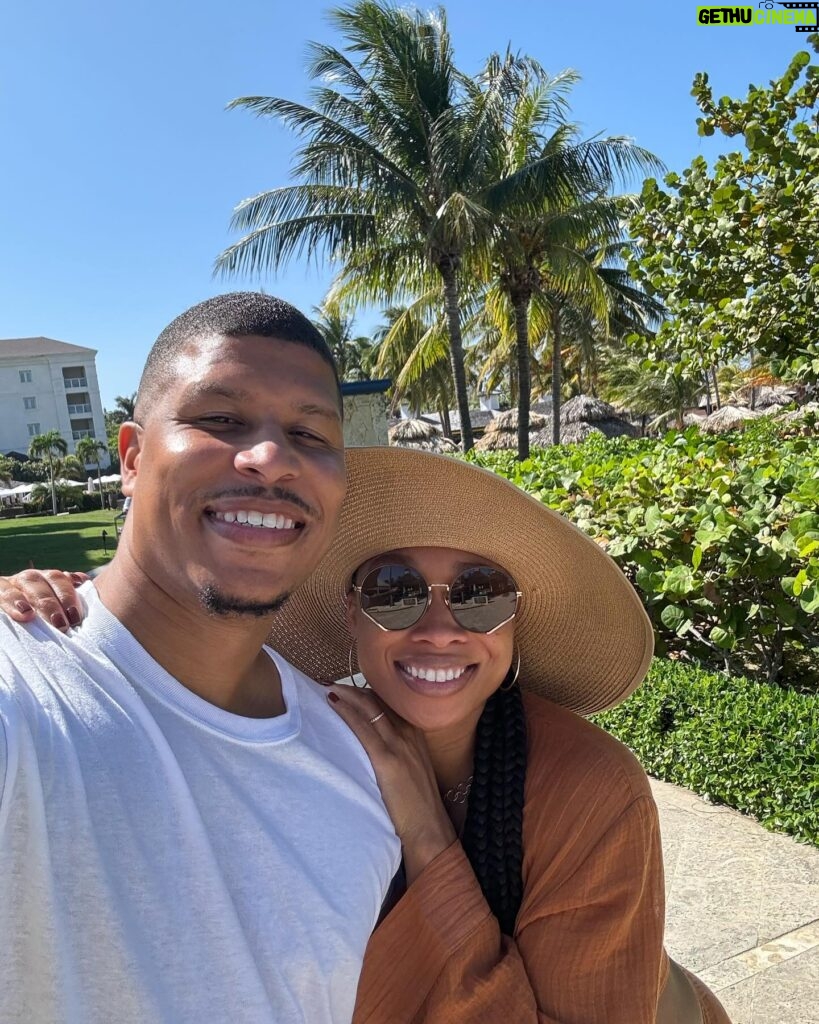 Allyson Felix Instagram - 22 years ago I went Jamaica for the World Junior Championships and met my now husband on that team. I also fell in love with the incredible people and the beautiful country. Even though they always cheered against me🤣 I honestly feel so appreciated when I am here. It was only right for us to come back for our babymoon. Jamaica will forever hold a special place in my heart. Thank you for all of the love and hospitality🇯🇲🖤