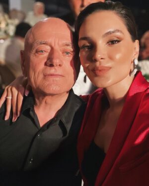 Almeda Abazi Instagram - Kujt do t’i dergoj foto te Alines dhe Efehan cdo mengjes une tani o Gjysh😔

Always loved, never forgotten…
Rest In Peace Grandpa ♥️