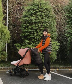 Almeda Abazi Instagram - Efehan izin verirse Alina’yi gezdiricez😆🧡 @anex_turkiye @anex_baby 😍🧡