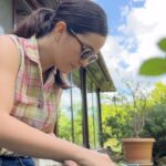 Almila Ada Instagram - Bahar ❤️🏡👩🏼‍🌾 Salyangozlar marullarımıza dadanmıştı geçen sene, bu sene bazı önlemler aldık.🤭