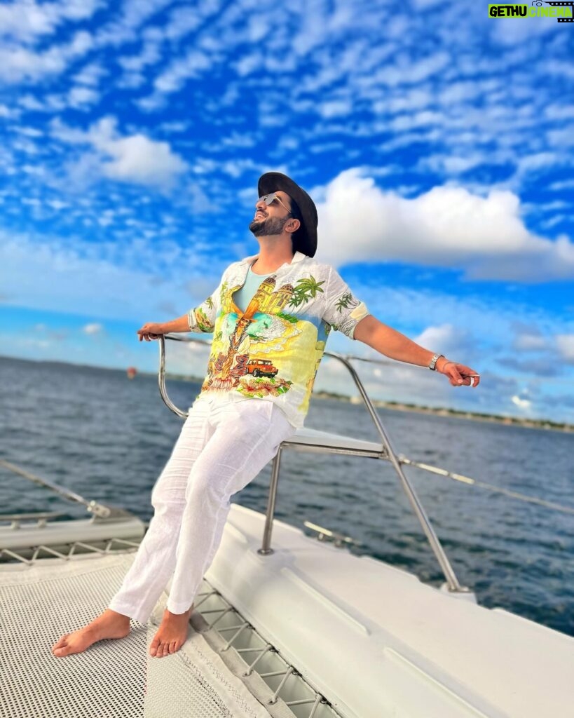 Aly Goni Instagram - Had so much fun on catamaran Sunset cruise 🥹💙🌊🇲🇺. @mauritius.tourism @europamedia.ent @mauritius_india #MauritiusNow #FeelOurIslandEnergy #mauritiustourism