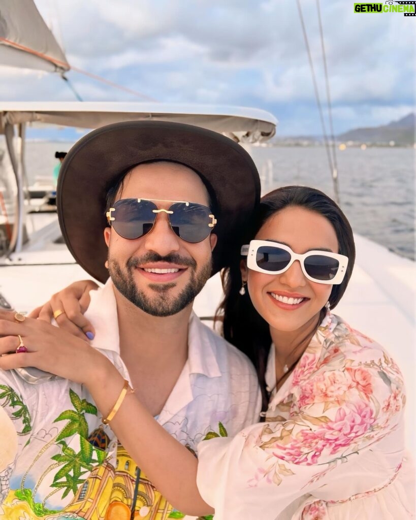 Aly Goni Instagram - Had so much fun on catamaran Sunset cruise 🥹💙🌊🇲🇺. @mauritius.tourism @europamedia.ent @mauritius_india #MauritiusNow #FeelOurIslandEnergy #mauritiustourism