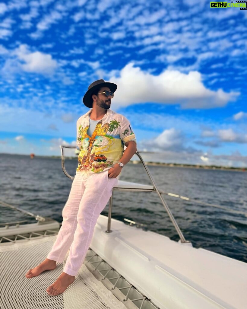 Aly Goni Instagram - Had so much fun on catamaran Sunset cruise 🥹💙🌊🇲🇺. @mauritius.tourism @europamedia.ent @mauritius_india #MauritiusNow #FeelOurIslandEnergy #mauritiustourism