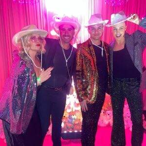 Alyssa Edwards Instagram - It’s The Most Wonderful Time Of The Year 🎄
Celebrating The Holidays Surrounded By Joy & Love🎁
#holidays #Friends #chosenfamily