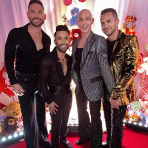 Alyssa Edwards Instagram - It’s The Most Wonderful Time Of The Year 🎄
Celebrating The Holidays Surrounded By Joy & Love🎁
#holidays #Friends #chosenfamily