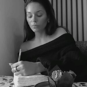 Alyssa Lynch Instagram - someone recently told me to write down a list of 10 things that make my mind body and spirit feel good. anytime I feel overwhelmed with the noise on social media giving people 100000 recommendations, sharing their beautiful stories with what has worked for them to get out of a funk, cure their health issues, or help them get physically or mentally stronger…. I take a breath and come back to my list. it’s so friken easy to get caught up in what works for everyone else, so try to cut out all the noise and come back to basics when u can. I realize long ‘corny’ captions like this are cringe now… I can’t help but share my thoughts on here again instead of just a mysterious cool girl sentence or an emoji. 🫶🏻