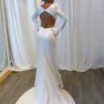 Amélie Neten Instagram - Magnifique matinée entre filles chez @boudoir_prive Toutes les robes étaient magnifiques. La boutique se trouve à Liège, dans la galerie Saint-Lambert. N'hésitez pas à y aller, les filles ! 😍 #robe #mariage #journéegirly