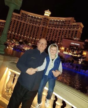 Amélie Neten Instagram - Je retombe sur ces photos à Las Vegas avec mon papa et mon fils, des souvenirs juste magnifiques ❤️