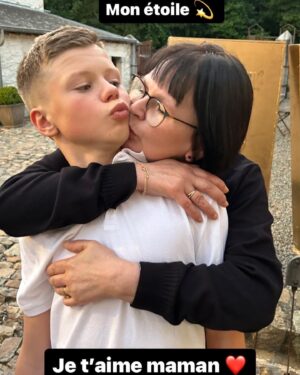Amélie Neten Instagram - Mon étoile 💫 Maman ❤️ 🙏 Pour un enfant, une maman est un trésor !  Repose en paix aux paradis des Reines 👸 je t’aime ❤️