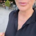 Amélie Neten Instagram - Ce soir s'est compliqué pour moi, le manque est très fort j’ai besoin de la voir mais je sais que c’est plus possible je regarde les photos, je regarde la dernière vidéo avec elle ! Ma maman me manque terriblement ❤️😢