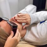 Amélie Neten Instagram - ⚡️Nos extensions de cils sont résistantes, mais elles ne sont pas des super-héros capables de supporter des arrachages intempestifs. Prenez-en soin, sinon, elles pourraient vous faire la grève de la beauté. 😇😇😇 #extensiondecils#humour#pourtoi#soindesoi#beauté