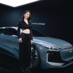 Amanda Chou Instagram - / 很開心能擔任這次2024 Audi House Of Progress Taipei的一日導覽員 也謝謝報名來看我的朋朋們 現在小老師來幫大家做一下複習的功課👇🏻 💫純電性能旗艦Audi SQ8 Sportback e-tron 它最吸引我的部分就是「全數位虛擬後視鏡 」 能在下大雨的時候 透過車內螢幕看清楚後方來車 提高行車的安全性 而且車門有自動吸附功能 達到最高品質靜悄悄的開關門 💫德國空運來台的 Audi A6 Avant e-tron concept 概念車 簡約又流暢的線條 真的讓人目不轉睛 它在25分鐘內可以將車子從5%充到80% 還有高科技投射燈 能提供乘客消磨時間的娛樂 讓車子不再只是單純的代步工具 這是非常大的突破與進化 💫本月最新上市的全新電動車 The new Audi Q4 Sportback e-tron 小壓尾的設計完全體現sportback運動化的風格 後車廂可容納535公升的行李 非常適合小家庭和東西很多的女生（跟我一樣） 這幾年環保意識抬頭 開電動車的人也越來越多了 有興趣的朋友可以來現場欣賞這三台又帥又美的Audi e-tron喔♥️ #Audi #AudiTaiwan #AudiHouseofProgress OOTD #aliceandolivia @aliceandolivia_tw @bluebelltw @jimmychoo