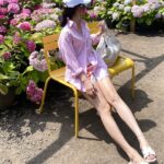 Amanda Chou Instagram - / 剛好遇到了繡球花季 逛逛美麗的花園 對於愛花之人感到特別興奮呀🌼 OOTD @majeparis #MajeParis #MajeGirls #MajeSS24