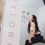 Amanda Chou Instagram - / 來自韓國的品牌Nylora 將韓系簡約的設計融合了運動休閒 讓運動也可以有氣質與高雅 這是我第二套Nylora 材質舒服又可以收肉肉 穿美美的去健身 瑜珈 皮拉提斯 不只更有動力 心情也會變好喲🤍 - @asportofficial @nylora_kr #MeetNYLORAInASPORT