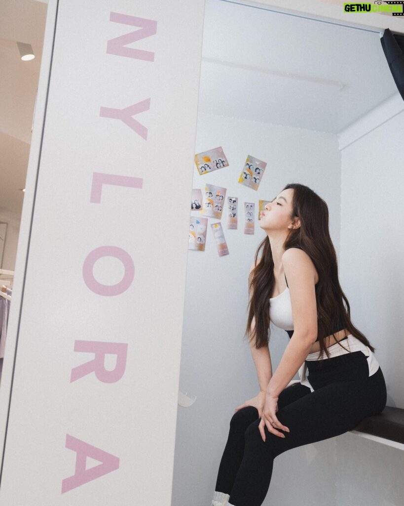 Amanda Chou Instagram - / 來自韓國的品牌Nylora 將韓系簡約的設計融合了運動休閒 讓運動也可以有氣質與高雅 這是我第二套Nylora 材質舒服又可以收肉肉 穿美美的去健身 瑜珈 皮拉提斯 不只更有動力 心情也會變好喲🤍 - @asportofficial @nylora_kr #MeetNYLORAInASPORT