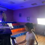 Amanda Chou Instagram - / 不斷切換角色 調整頻道的四月 總算是順利過完了 一下飛韓國 一下去嘉義 一下演老師 一下演貴婦 一下扮甜美 一下耍個酷 無論如何 忙是好事 跟自己說聲辛苦了～🤍