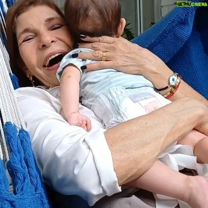 Amanda Gutiérrez Instagram - Feliz día de las Madres! Les deseamos Alejandro, @mini.mevzla y yo! Un bebé feliz, es un bebé Mini me!❤️