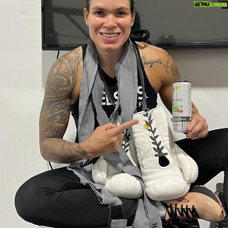 Amanda Nunes Instagram - Ready for round two with @celsiusofficial Green Apple Cherry 😋. #celsiuslivefit @celsiusbrandpartner #andstill