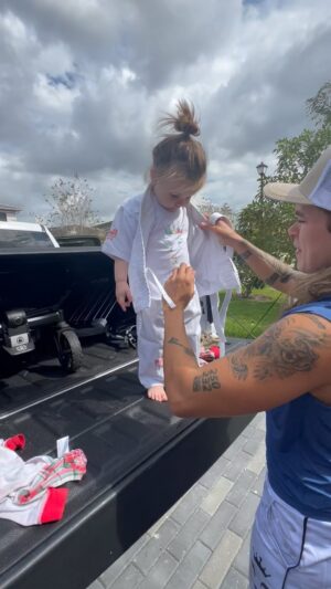 Amanda Nunes Instagram - Tae Kwon do or Jiu Jitsu?