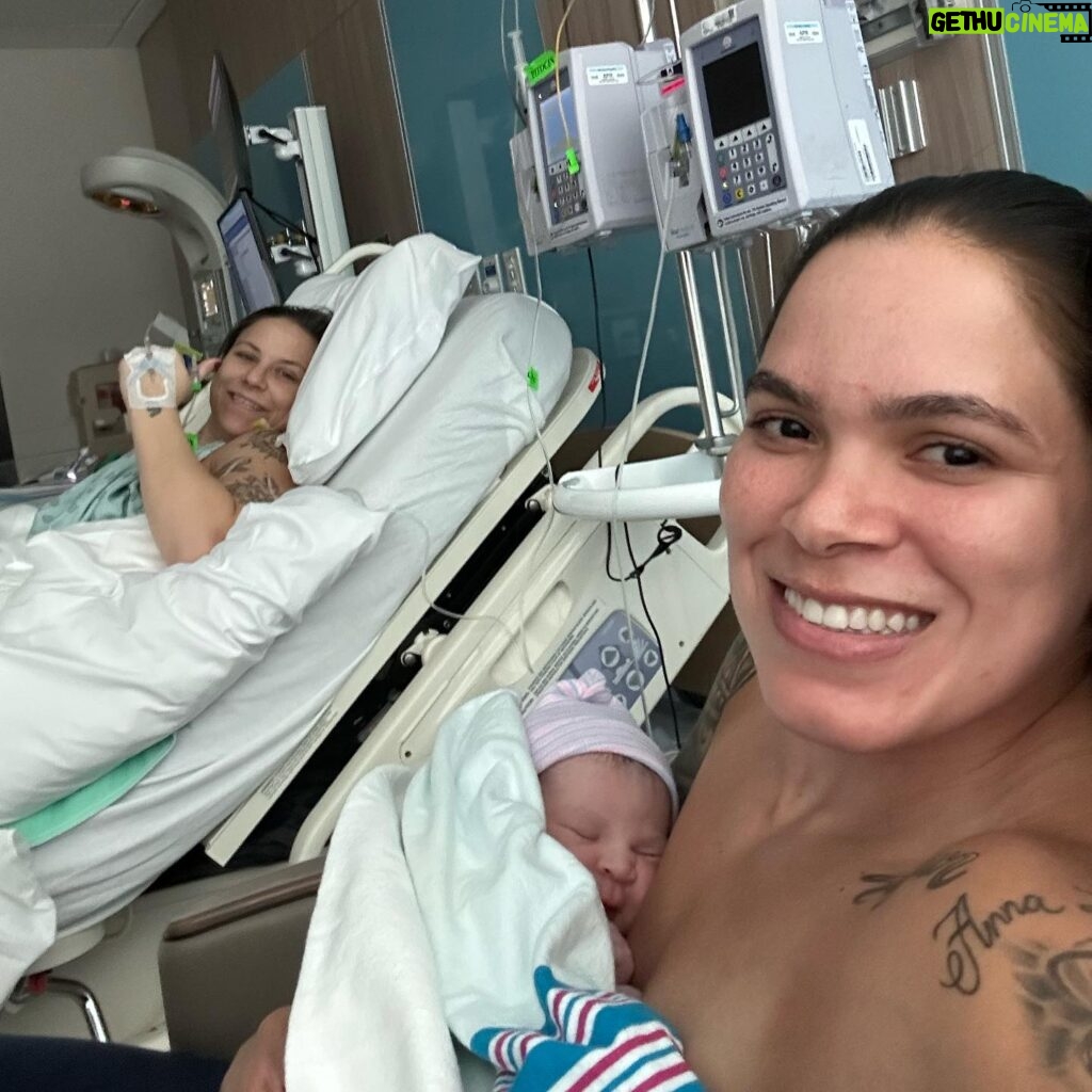 Amanda Nunes Instagram - The family love continues to grow. Very excited to watch these two grow together. Nossa princesa chegou. 💕Hazel Ann Nunes•11/01/2023💕