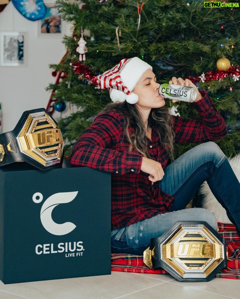 Amanda Nunes Instagram - Happy Holidays with the drink that keeps me going. @celsiusofficial #celsiuslivefit #celsiusbrandpartner