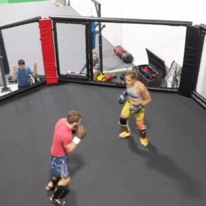 Amanda Nunes Instagram - Light sparring warming up for the next CAMP🙏🏼Aquecimento para o próximo CAMP. #lioness🦁studio