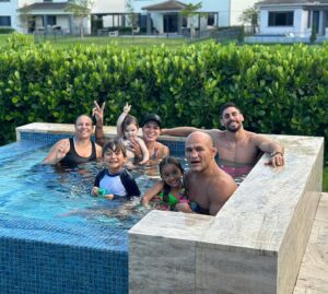 Amanda Nunes Instagram - Curtindo aquele domingão com os amigos… 
#vitoria 
.
Enjoying Sunday with friends 
#victory