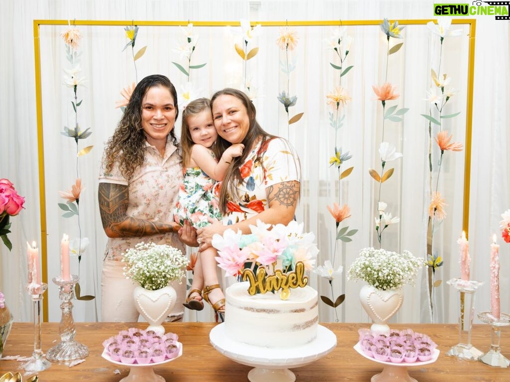 Amanda Nunes Instagram - Thank you so much to everyone that came out yesterday to my surprise shower for baby Hazel. A special thank you to @isadora1207 @juniorcigano and @amanda_leoa for planning everything. It was perfect. 🩷🥰🎀
