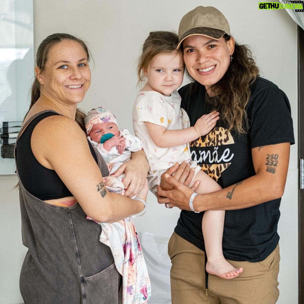 Amanda Nunes Instagram - The family love continues to grow. Very excited to watch these two grow together. Nossa princesa chegou. 💕Hazel Ann Nunes•11/01/2023💕