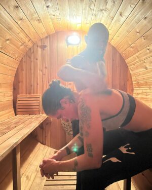 Amanda Nunes Instagram - Não é divertido 😒  faz parte do processo, último corte de peso da minha carreira.🦁 It's not fun but it's part of the process.  last weight cut of my career.