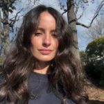 Amanda de Godoi Instagram - Já faz alguns anos que a yoga e a meditação fazem parte da minha vida, e cada vez mais eu busco estar consciente de quem eu sou e das escolhas que eu faço. Quem pratica yoga sabe que nosso tapete é o momento de colocar nossas intenções positivas e afirmativas pro nosso futuro eu. É onde eu me sinto em conexão com os meus valores e com a minha verdade. Esse é meu primeiro tapete de yoga biodegradável, ele é feito de materiais naturais e ele vai voltar à terra no final do seu ciclo. A @scoriaworld é uma marca canadense que reverte parte do lucro das vendas em investimento na educação de jovens indígenas no Canadá :) É sempre um prazer tá em contato com marcas com valores compatíveis aos meus em relação ao mundo e em relação a nós mesmos. 🦋 @scoriaworld
