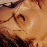 Amanda de Godoi Instagram - Voilà la petite mort Criação: @amandadegodoi Mua: @giuliapantuzzobeauty Foto: @belammontenegro @beelagm Styling assist: @natrubinich