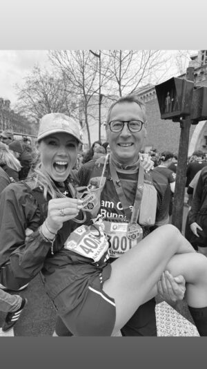 Amandine Petit Instagram - Tu m’as appris à marcher et à être persévérante mais surtout à ne rien lâcher. Et tu ne peux pas t’empêcher de me montrer le chemin en arrivant à chaque fois le premier ! Parce que vivre cette course ensemble j’en ai rêvé. Parce que ces images m’ont fait prendre conscience que ces moments sont uniques. 
C’était notre premier semi-marathon. 🥇❤️‍🔥🔥

@semideparis 
@teamorangerunning