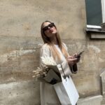 Amandine Petit Instagram - When you love you glow 🎀💖✨en collaboration commerciale avec @laprovencale_bio aimer ca commence par s’aimer avant toutes choses aimer c’est se sentir belle, heureuse, glowy pour rayonner aimer c’est partager des moments qui nous remplissent de bonheur aimer en amour, aimer en amitié, aimer se préparer, aimer les moments simple, aimer partager, aimer rire, aimer danser parce que quand on aime, on glow ⚡️ #laprovencalebio #cosmetiques #makeup #skincare