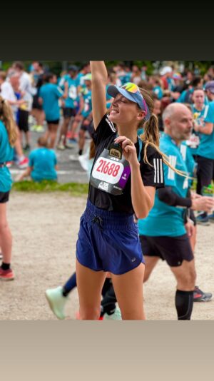 Amandine Petit Instagram - 00:57:33 mon reccord perso❤️‍🔥⏱️🥹 je n’avais jamais fait moins de 1h pour 10K ! Un mélange d’adrénaline, de stresse, de bonheur et c’est ça qui me plaît dans la course à pieds. Et maintenant direction le Marathon Pour Tous Paris 2024, ça va être extraordinaire 🚀🥰